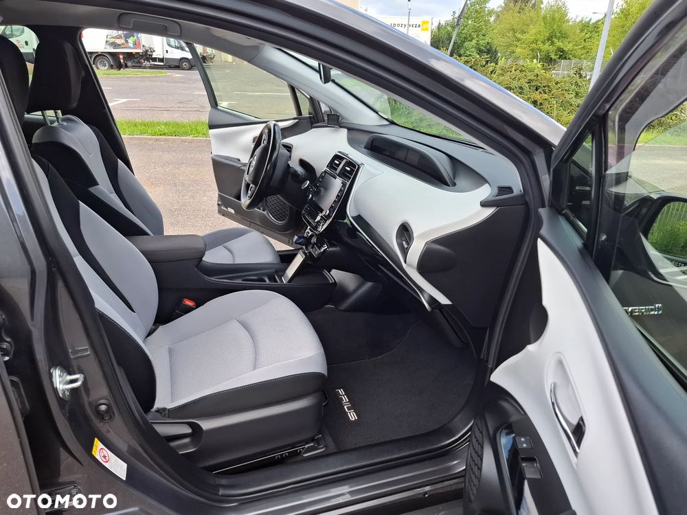 Toyota Prius Hybrid - 11
