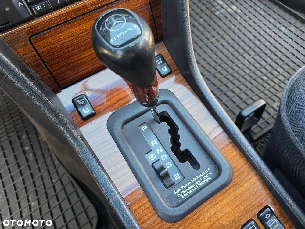 Mercedes-Benz Klasa E - 28