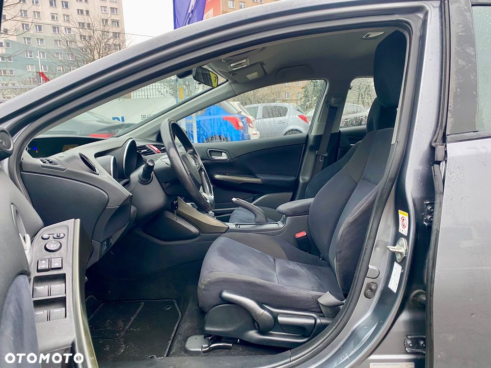 Honda Civic 1.8 i-VTEC Sport - 11