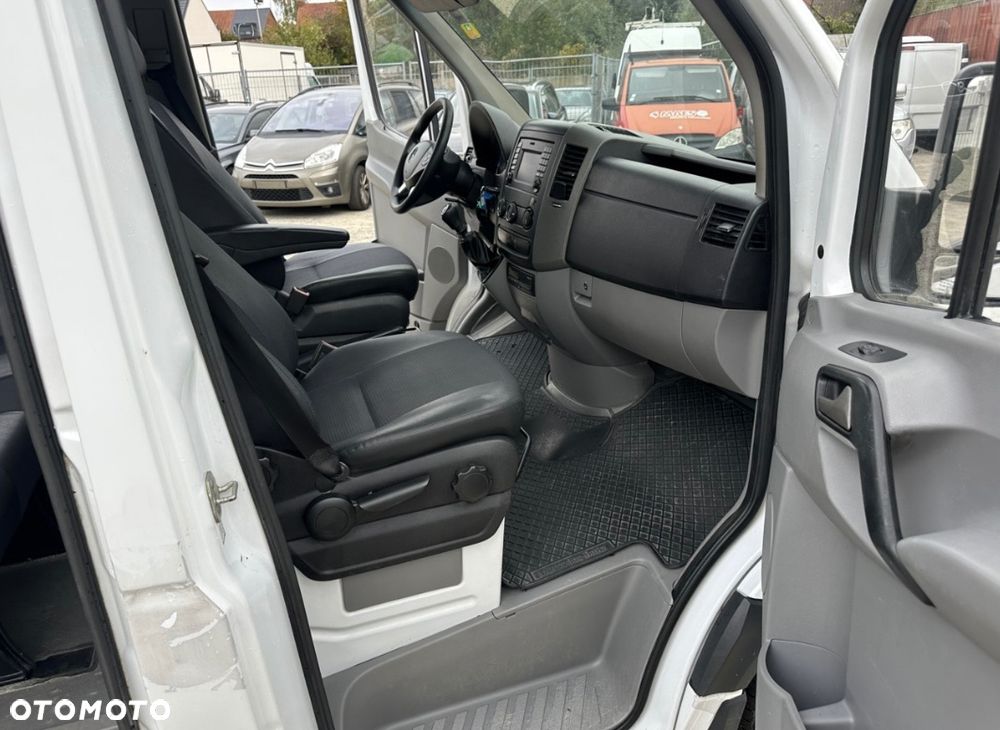 Mercedes-Benz Sprinter - 13