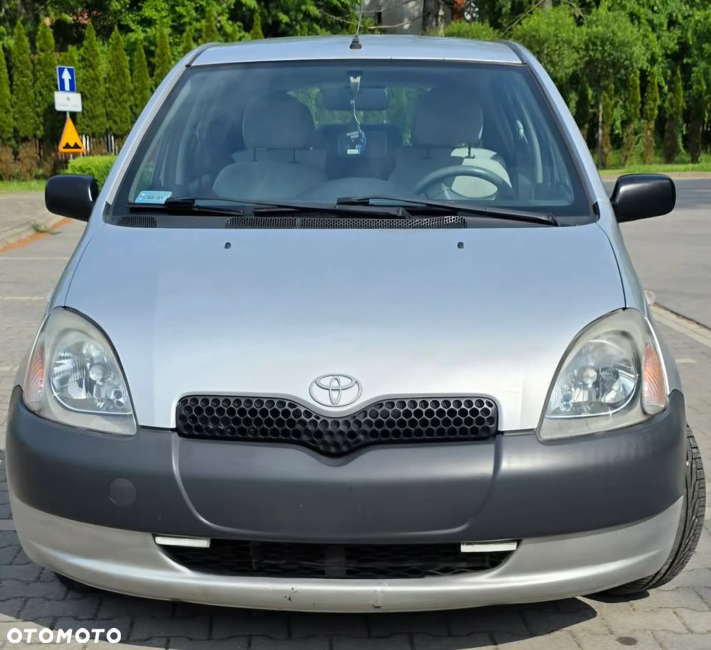 Toyota Yaris 1.0 Base - 1