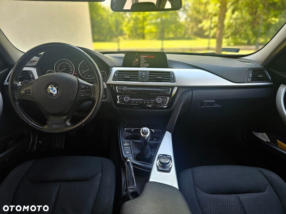 BMW Seria 3 318d - 4