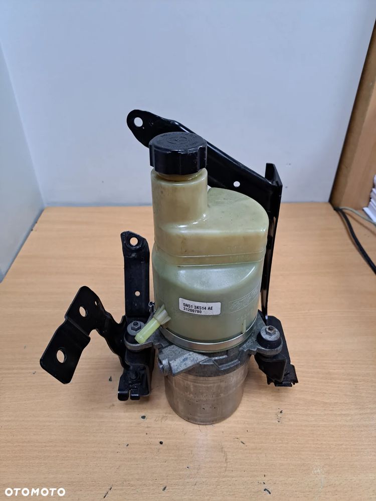 VOLVO V50 S40 C30 POMPA WSPOMAGANIA 5N513K514AE / 31200780