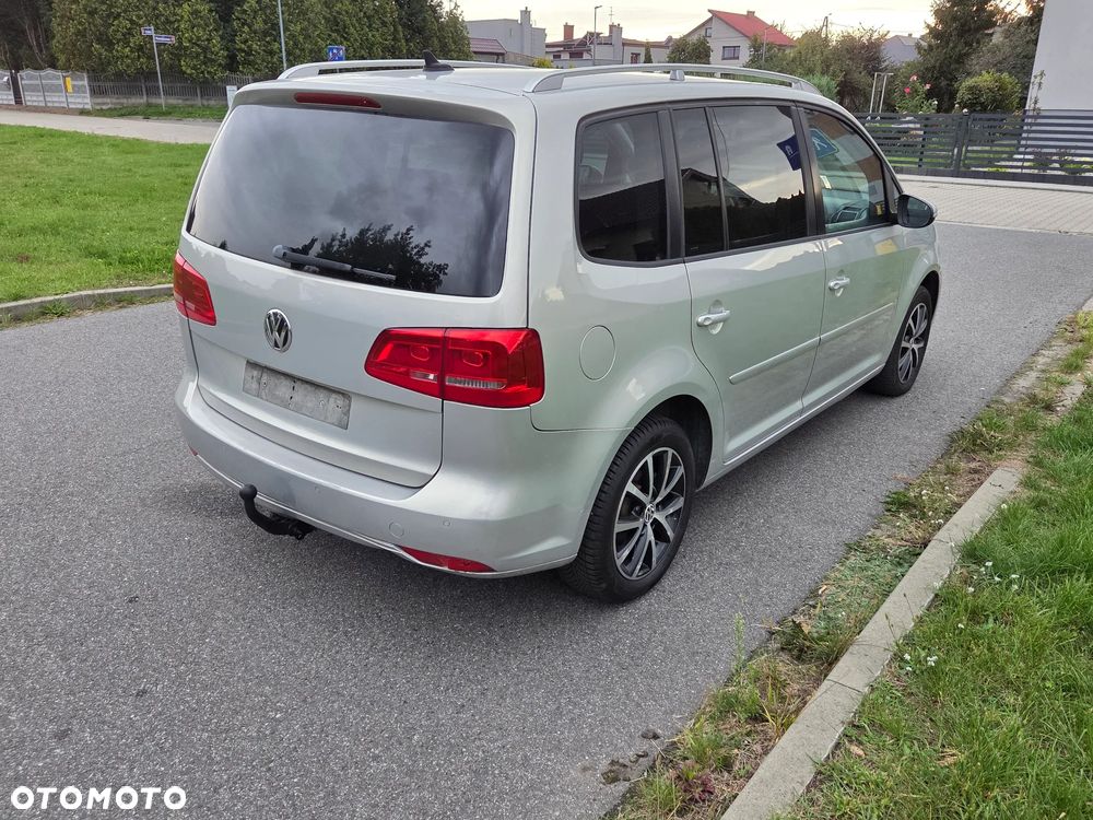 Volkswagen Touran - 11