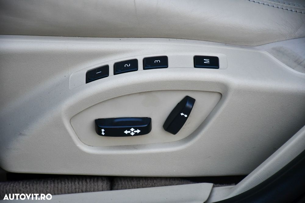 Volvo V60 D6 Plug-In-Hybrid AWD Geartronic Summum - 28