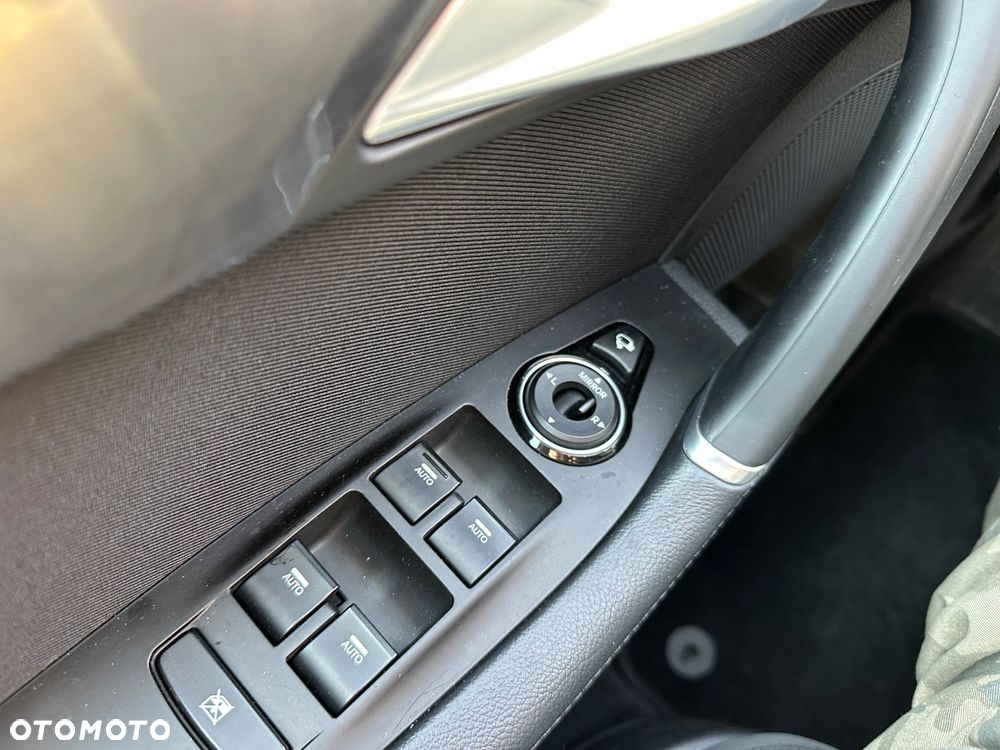 Hyundai i40 i40cw 1.7 CRDi Fifa World Cup Edition - 24