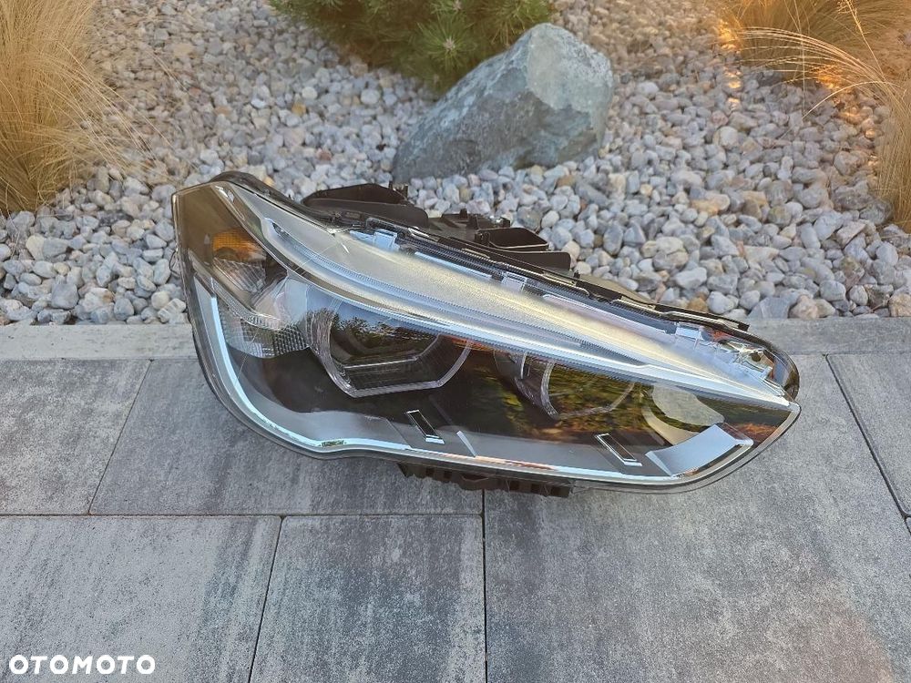 BMW X1 F48 Lampa prawa przód Full Led Dynamic 6311-7472222-02 - 2