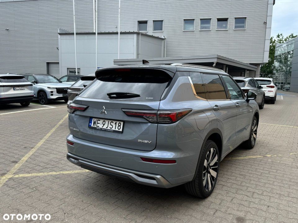 Mitsubishi Outlander - 4