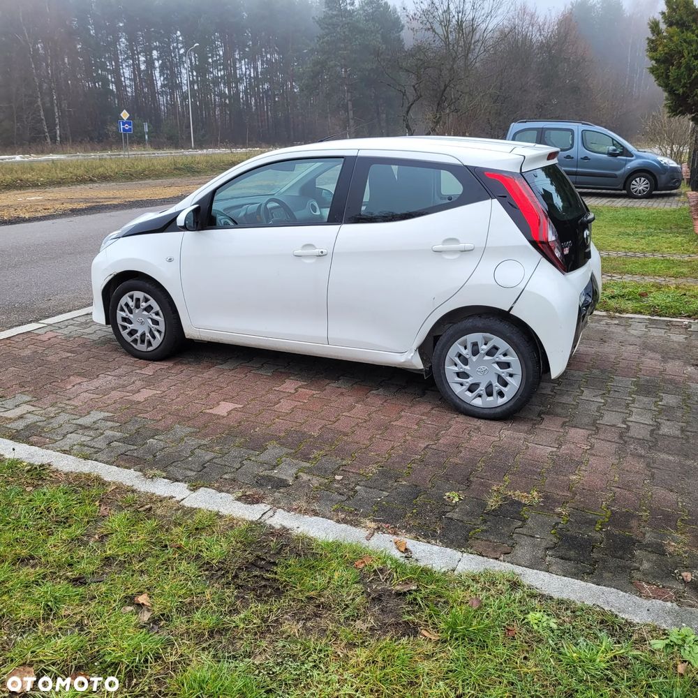 Toyota Aygo x.shift x-play connect - 4