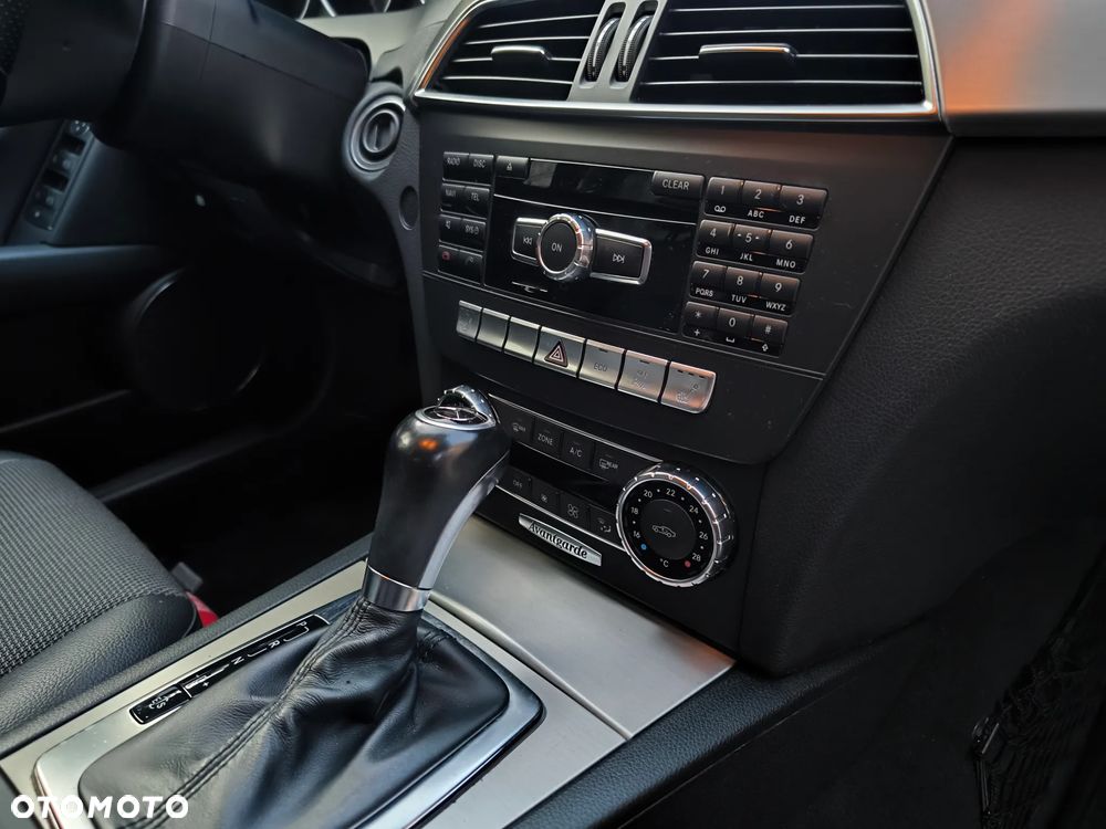 Mercedes-Benz Klasa C 220 T CDI DPF (BlueEFFICIENCY) 7G-TRONIC Avantgarde - 4