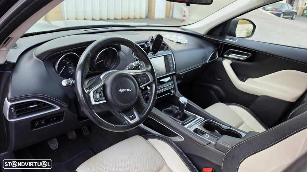 Jaguar F-Pace 20d R-Sport - 9