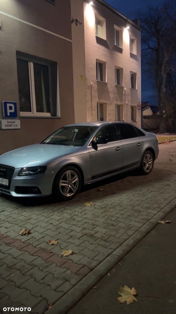 Audi A4 Limousine - 8