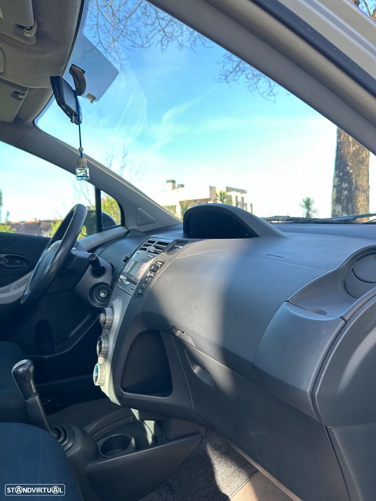 Toyota Yaris 1.0 VVT-i AC - 18