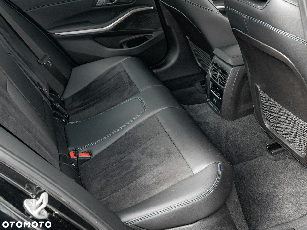 BMW Seria 3 318i M Sport - 29