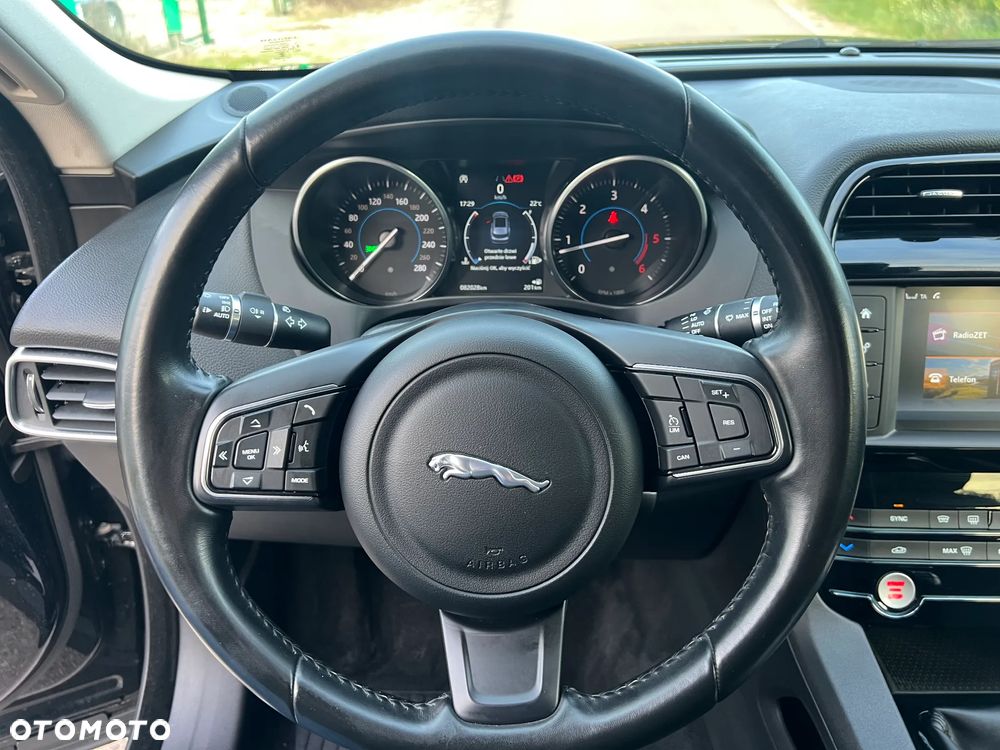 Jaguar F-Pace 2.0 i4D AWD Pure - 18