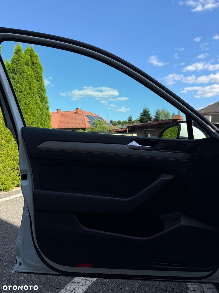 Volkswagen Passat 2.0 TDI BMT Trendline - 14