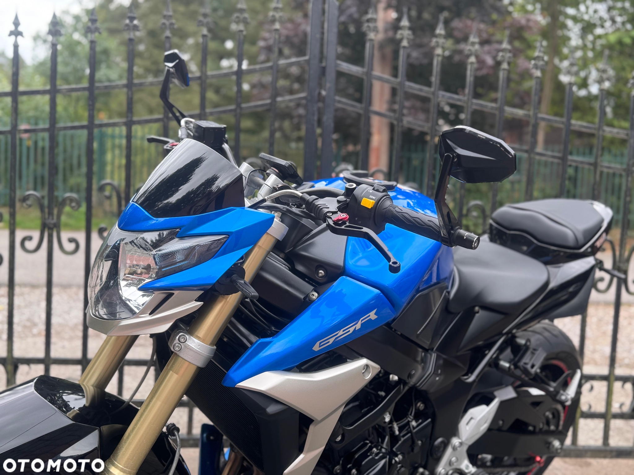 Suzuki GSR - 18