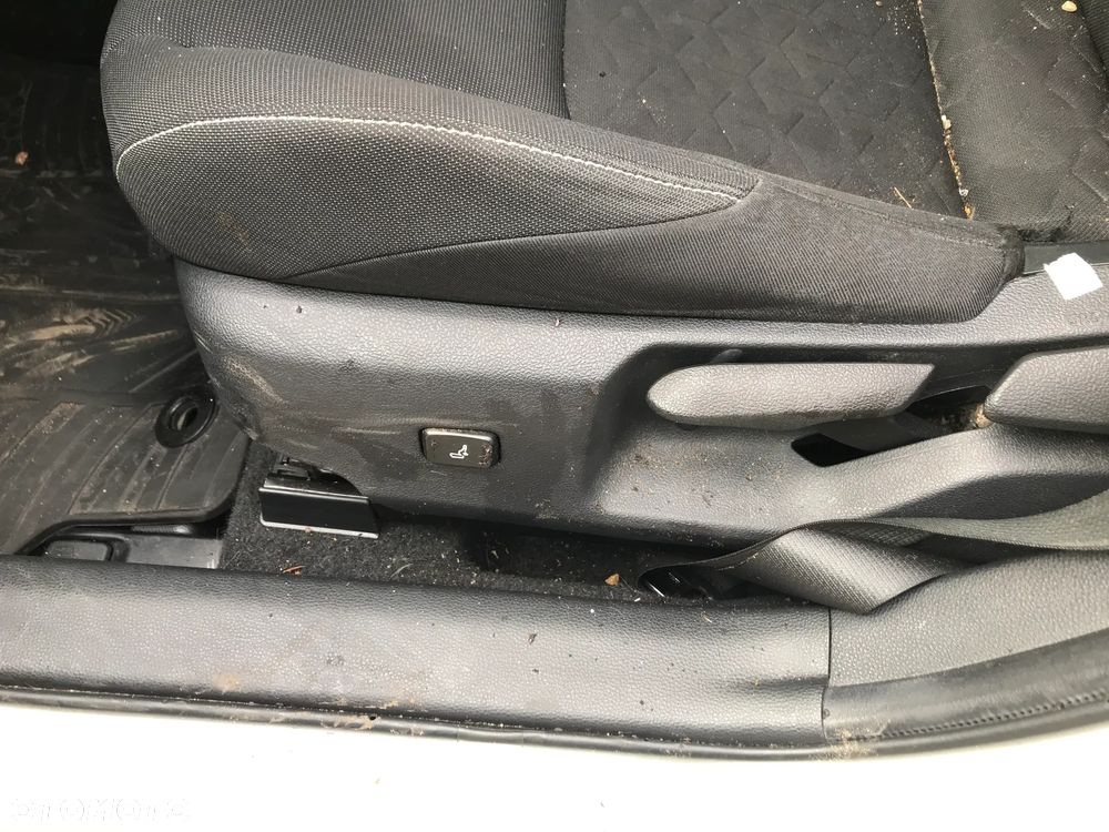 Toyota Corolla 2.0 Hybrid Executive - 11