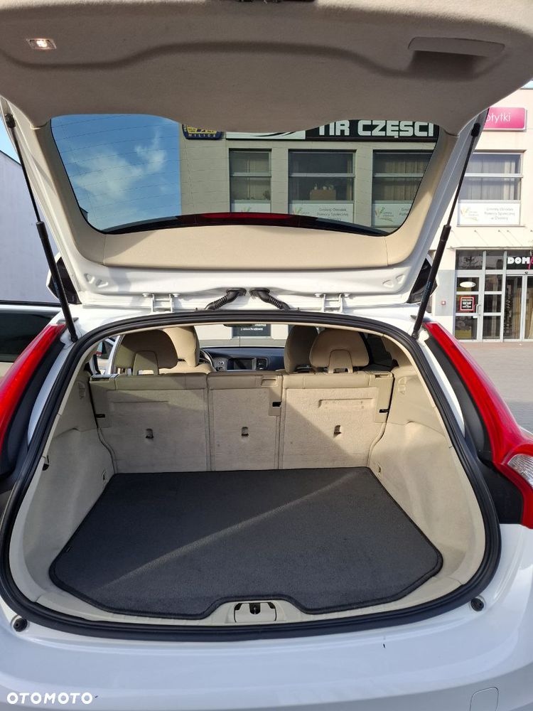 Volvo V60 D4 Drive-E Momentum - 23