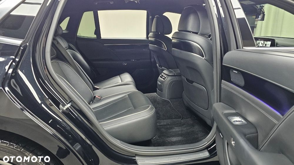 Genesis G90 - 16