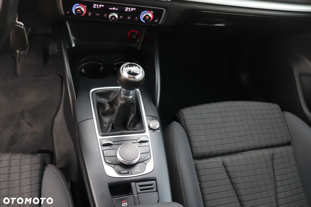 Audi A3 3-drzwiowe 1.6 TDI S line Sportpaket - 22