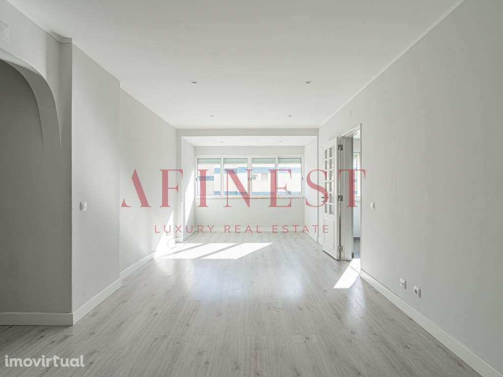 Apartamento T2 Remodelado · Parede / Perto Maristas Carcavelos · Pr... - Grande imagem: 4/17