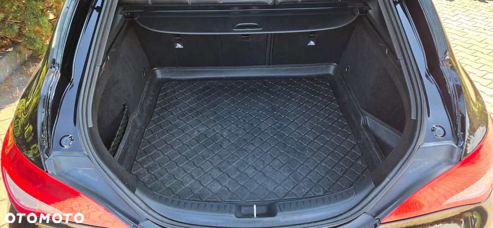 Mercedes-Benz CLA 200 Peak Edition - 32
