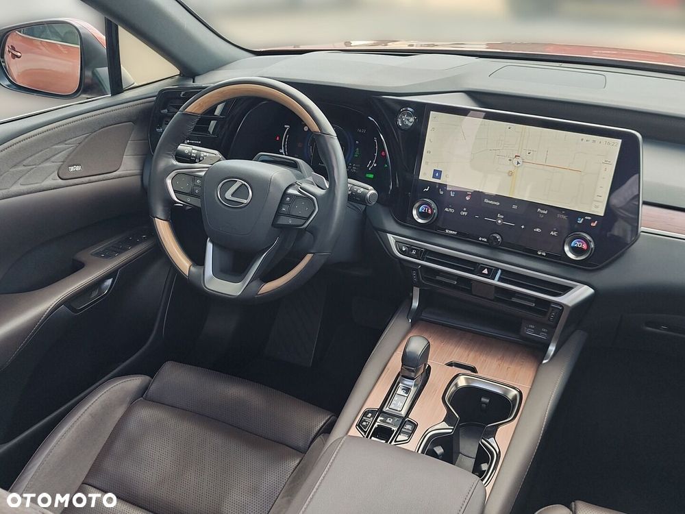 Lexus RX 450h+ Omotenashi - 33