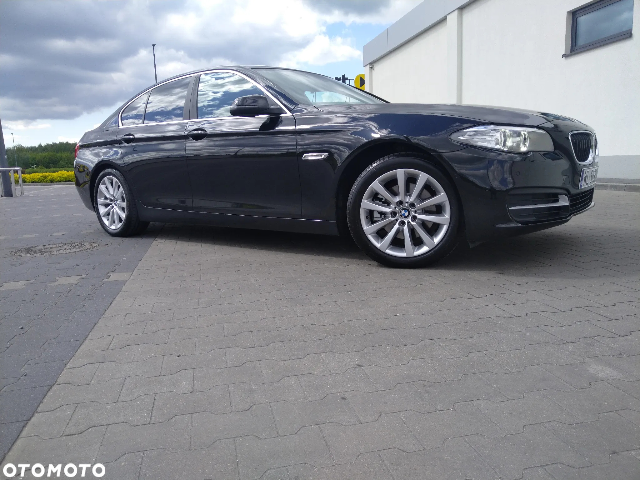BMW Seria 5 520d xDrive - 14