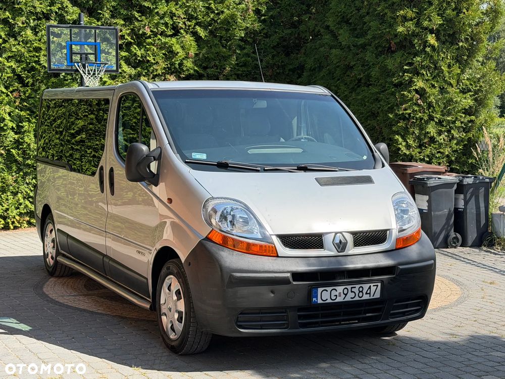 Renault Trafic Passenger - 22