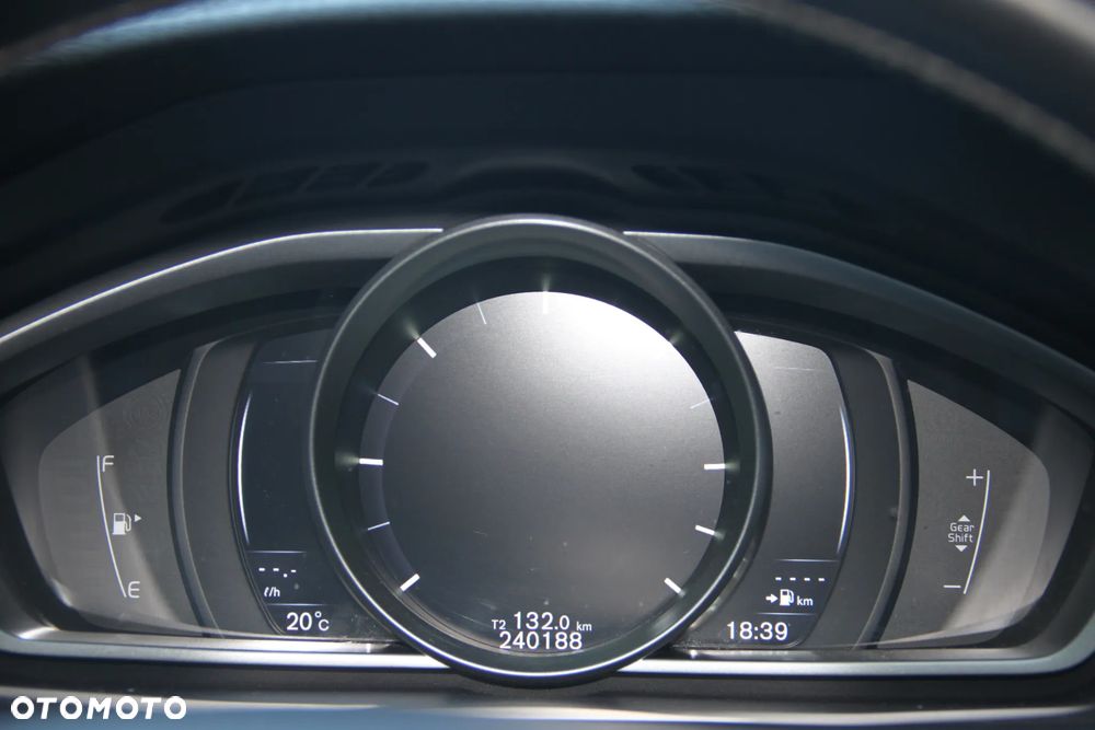 Volvo V40 D2 Drive-E R-Design Momentum - 19