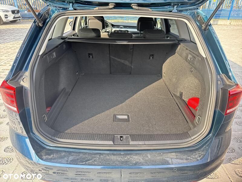 Volkswagen Passat - 18