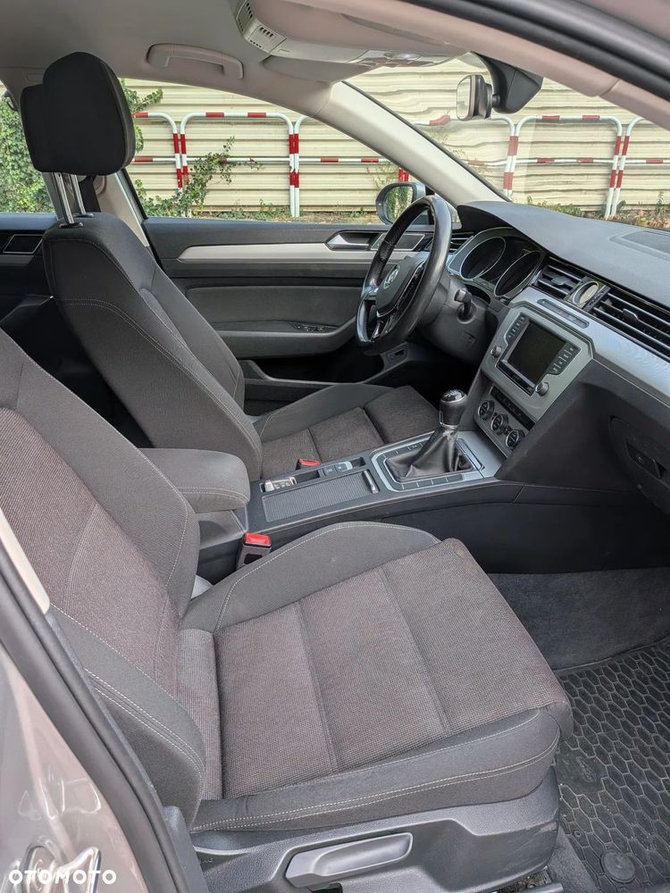 Volkswagen Passat - 9