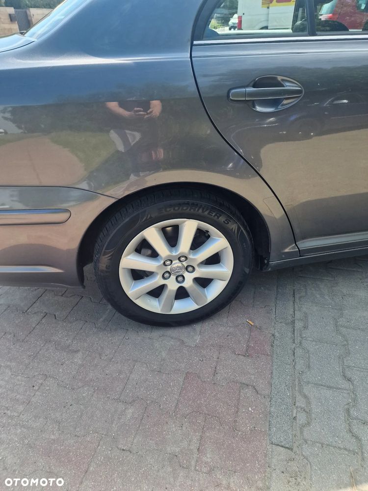 Toyota Avensis 1.8 VVT-i Sol - 11