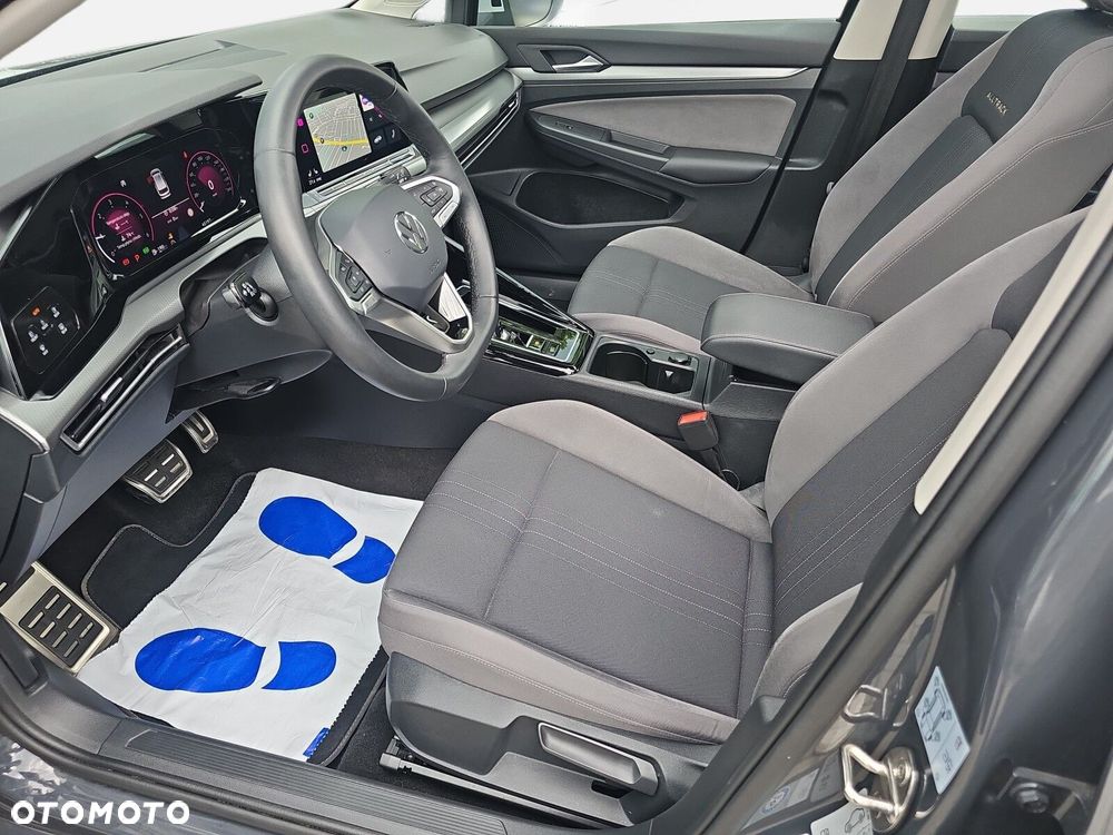 Volkswagen Golf - 8