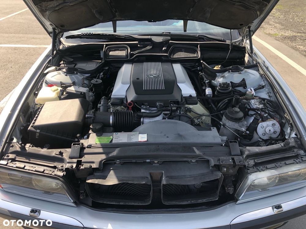 BMW Seria 7 740i - 25