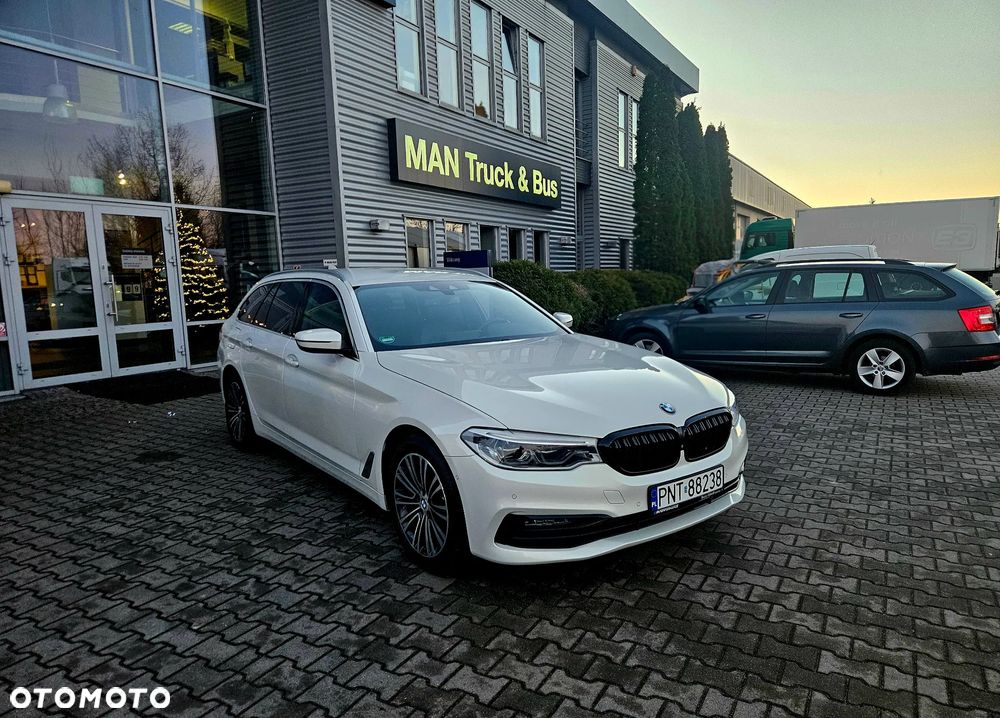 BMW Seria 5 520d xDrive Sport Line - 3