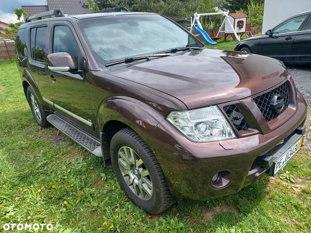 Nissan Pathfinder - 2