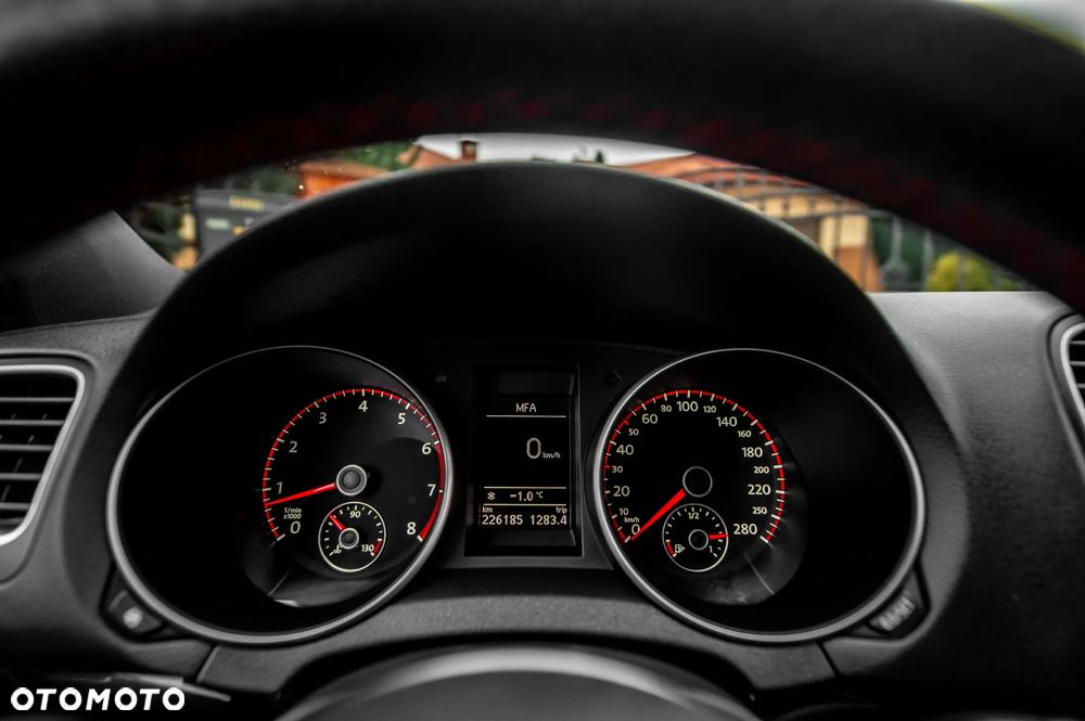Volkswagen Golf 2.0 TSI GTI - 25