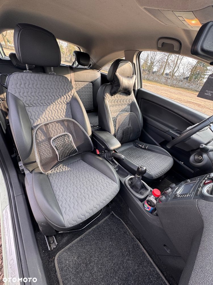 Opel Corsa 1.4 16V Cosmo - 21