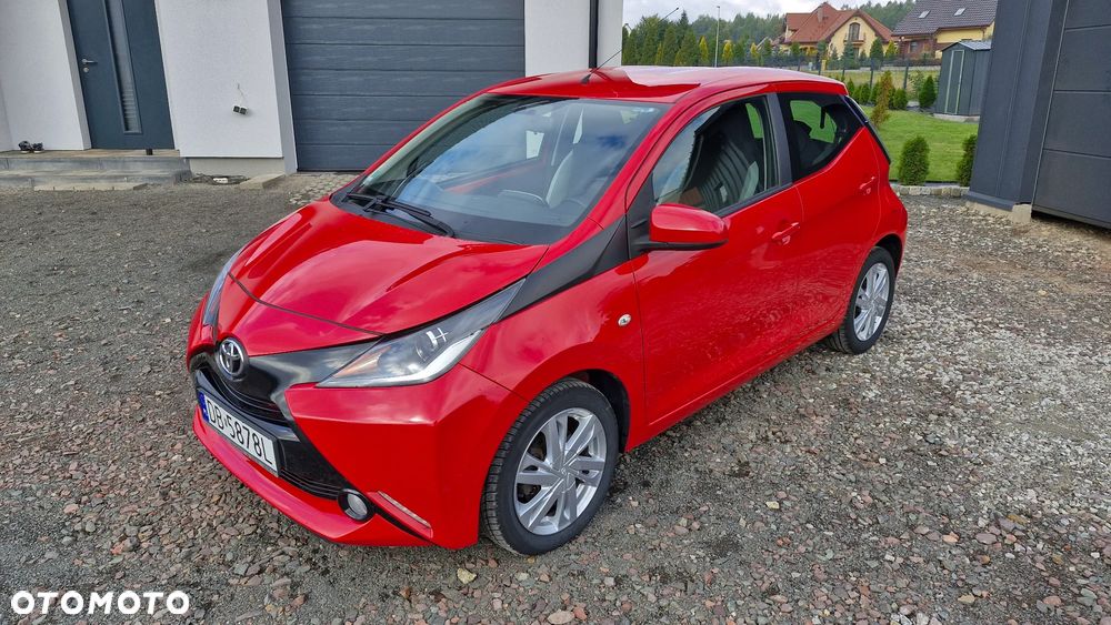 Toyota Aygo x-play - 1
