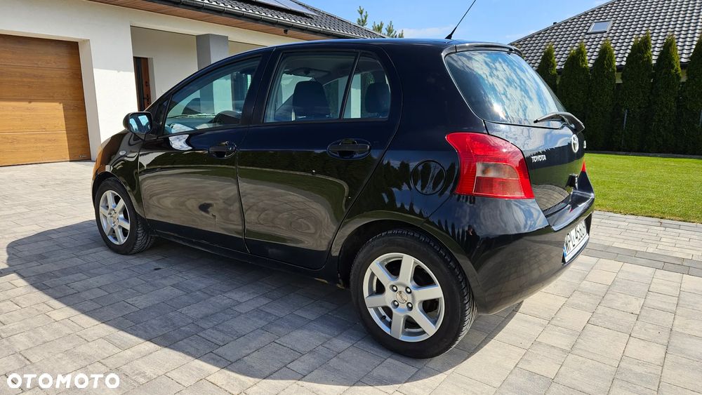 Toyota Yaris 1.3 Luna A/C - 2