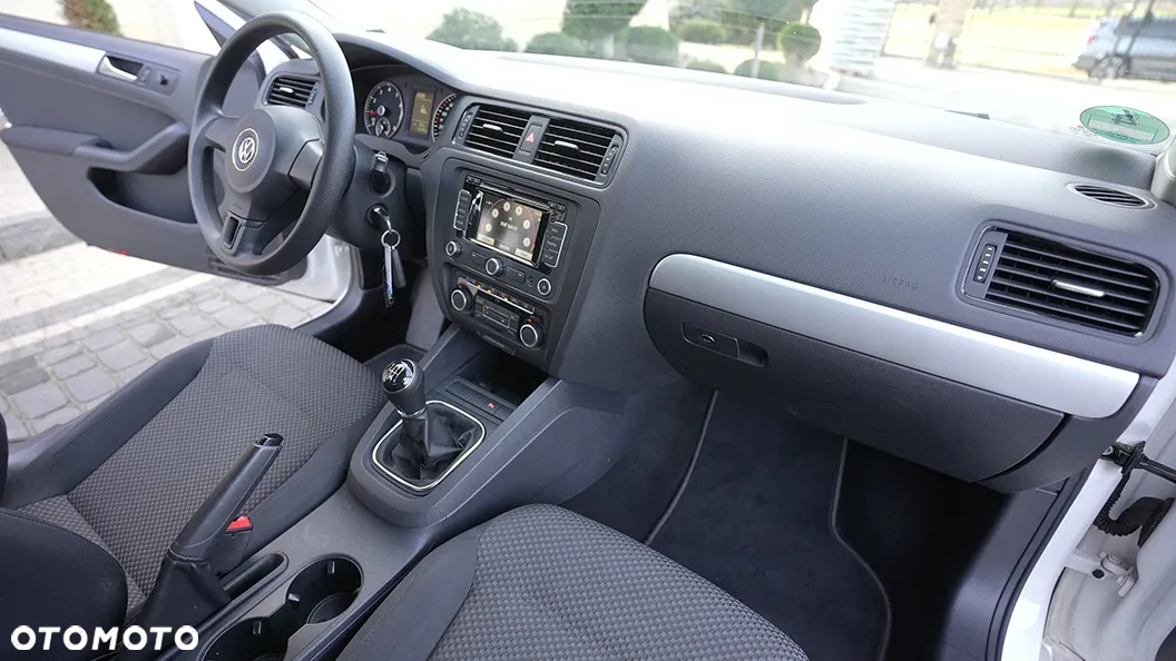 Volkswagen Jetta 1.2 TSI BlueMotion Technology Comfortline - 27