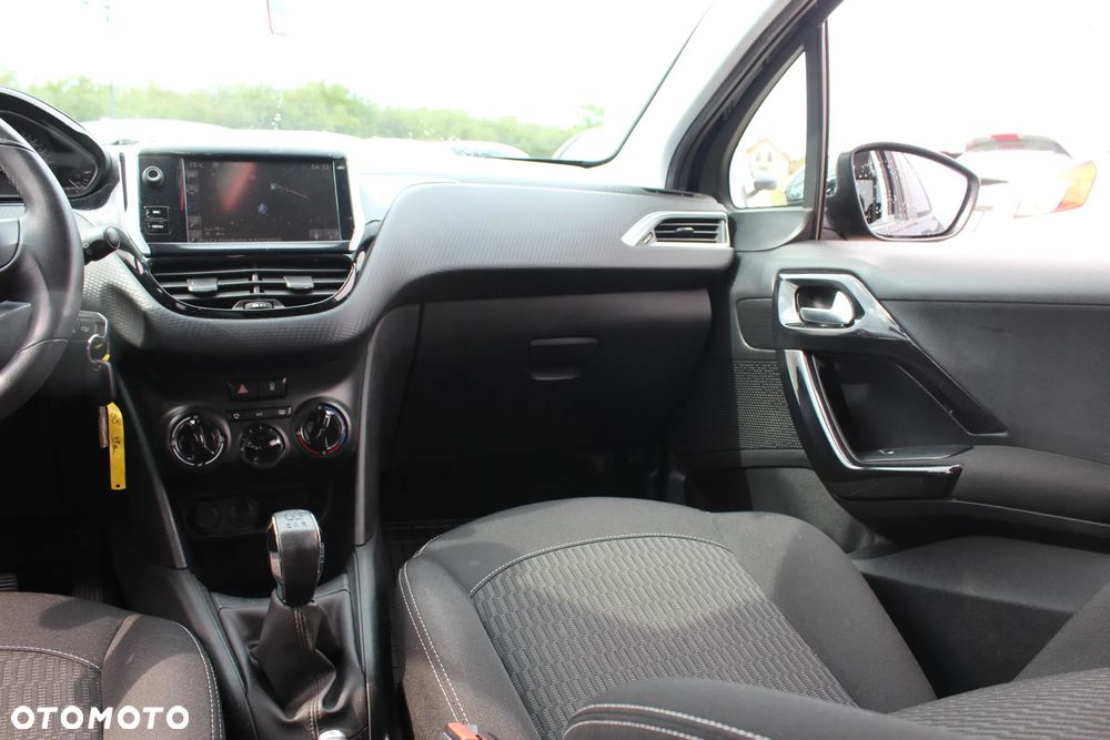 Peugeot 208 PureTech 82 Allure - 19