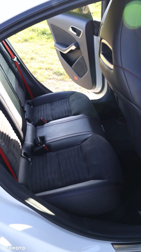 Mercedes-Benz CLA 45 AMG 4-Matic - 10