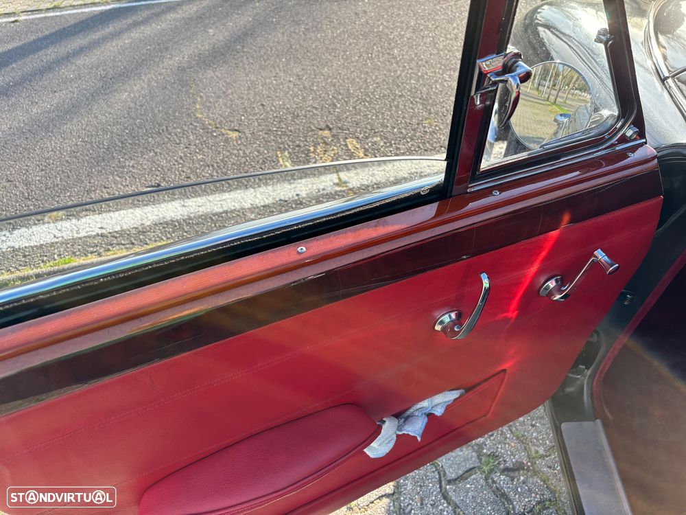 Daimler Double Six - 6