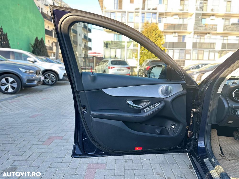 Mercedes-Benz C 220 CDI DPF Automatik BlueEFFICIENCY Avantgarde - 21