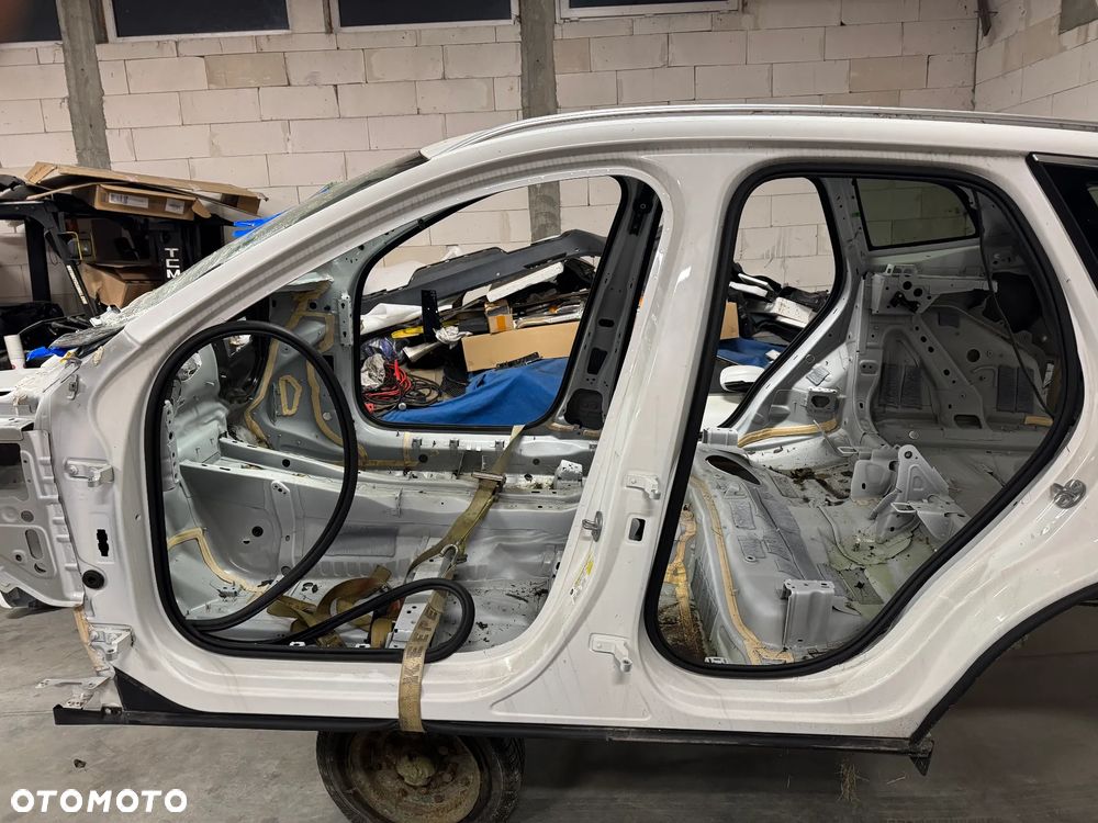 Volvo XC60 II ćwiartka lewa prawa tył wanna słupek 707 - 4