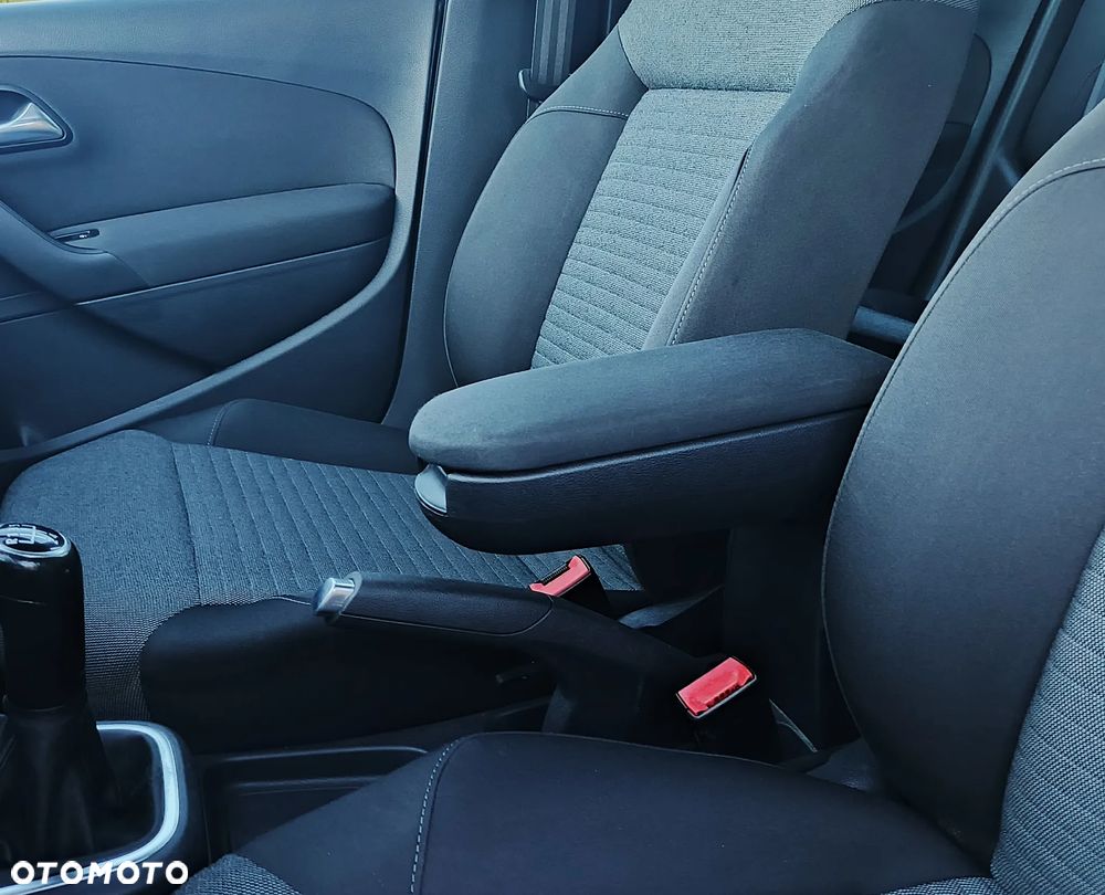 Volkswagen Polo 1.4 16V Comfortline - 13