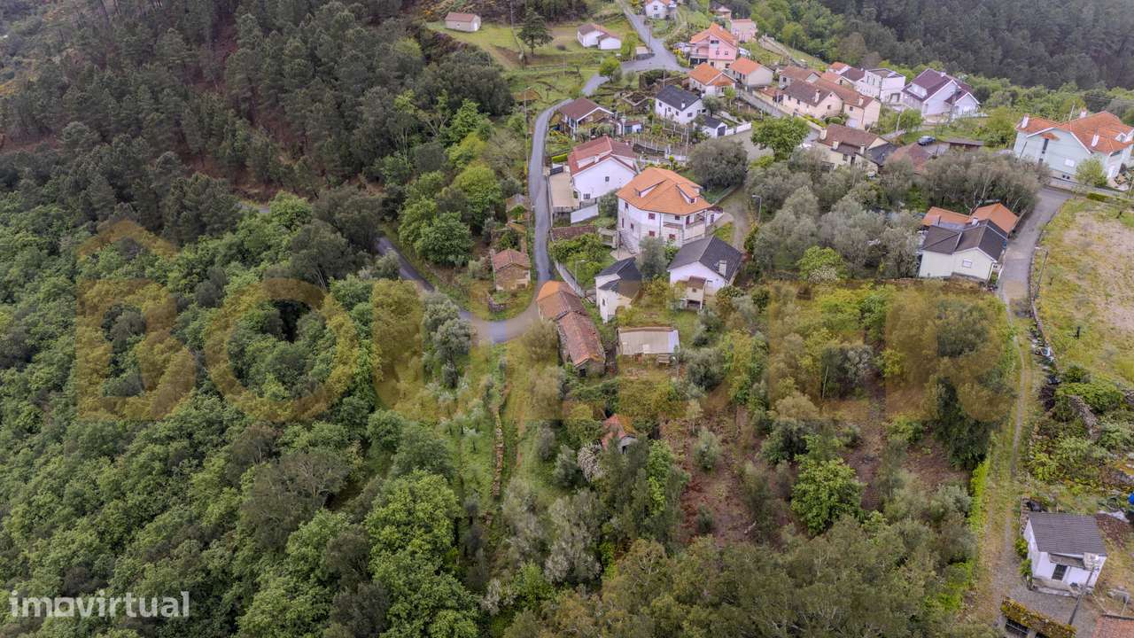 Moradia para restauro em Vilar de Ferreiros - Grande imagem: 3/10